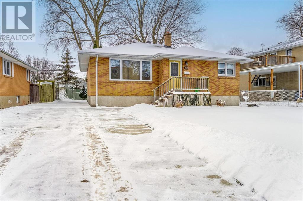 1025 WELLINGTON STREET, Sarnia