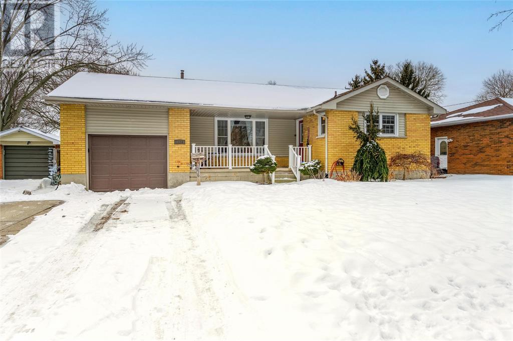 1236 THOMAS DRIVE, Sarnia