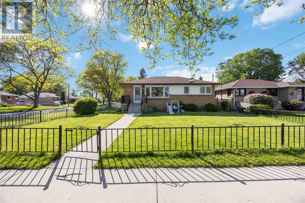 66 TWEEDSMUIR AVENUE, Sarnia