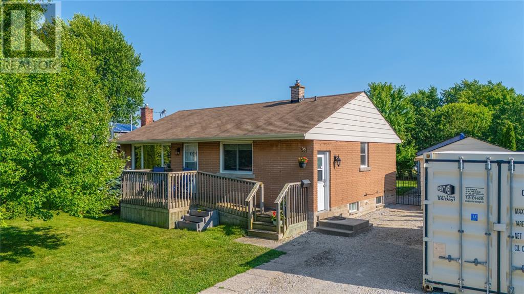15 PRESTON AVENUE, Sarnia