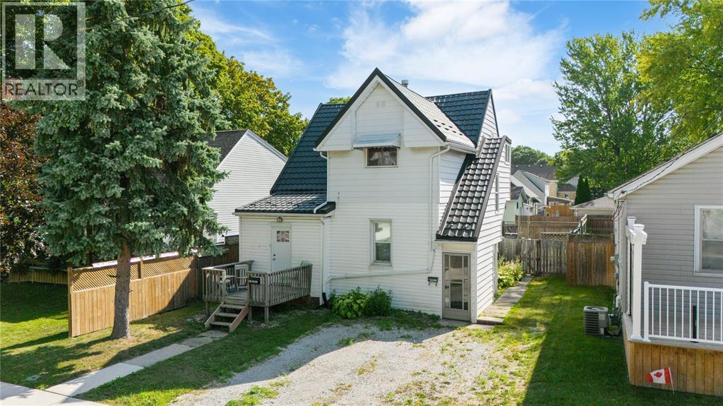 404 RUSSELL STREET, Sarnia