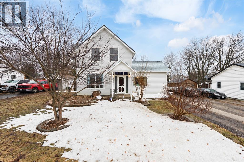 590 SIMCOE STREET, Warwick-Watford