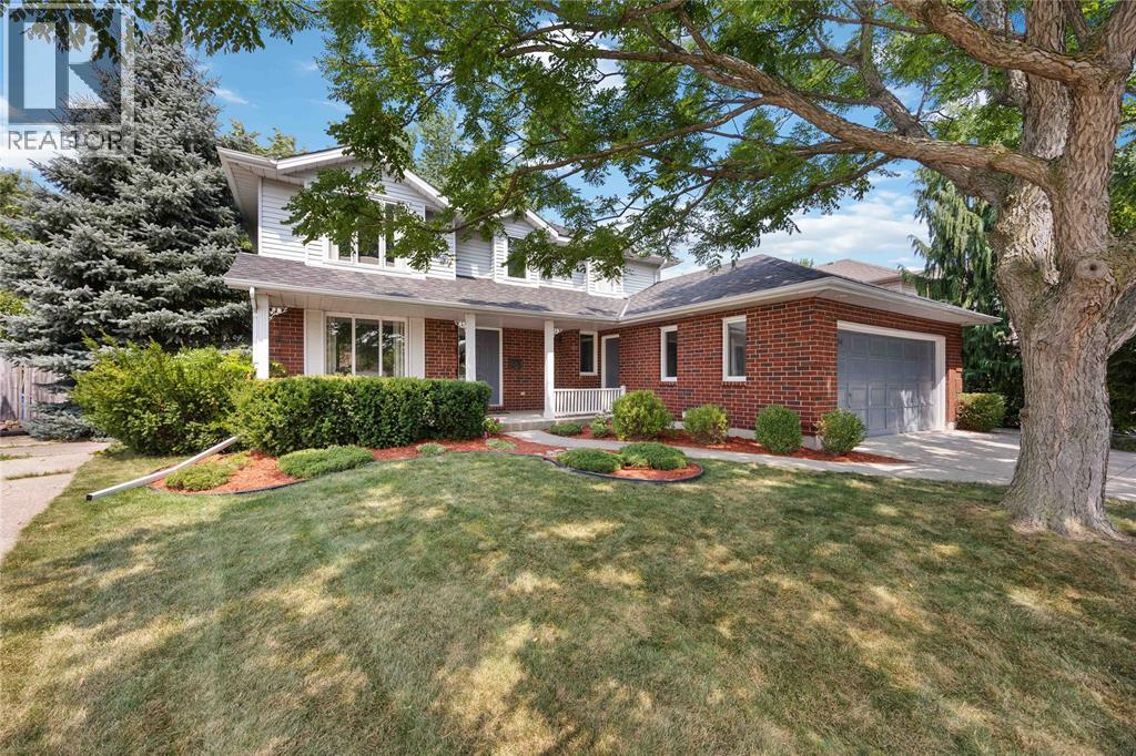 454 ST. LAWRENCE COURT, Sarnia