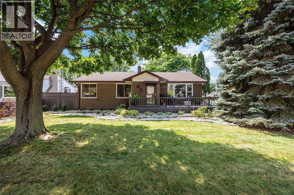 703 Michigan AVENUE, Point Edward