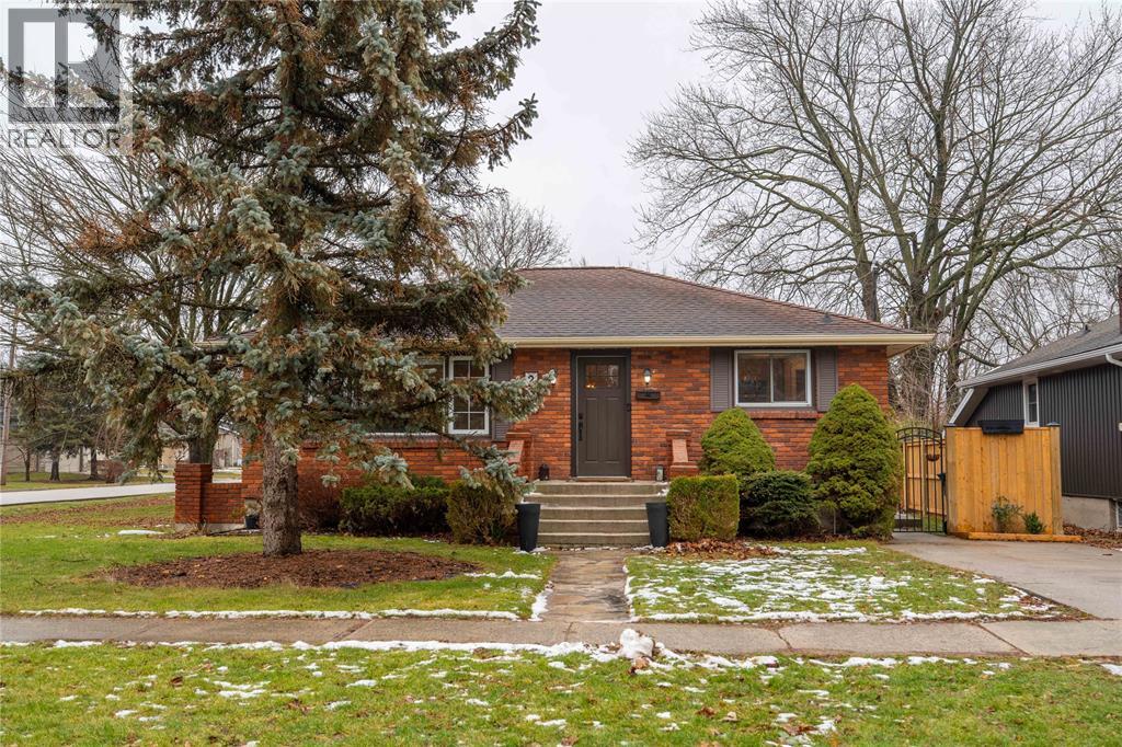 239 PAGET STREET, St Clair