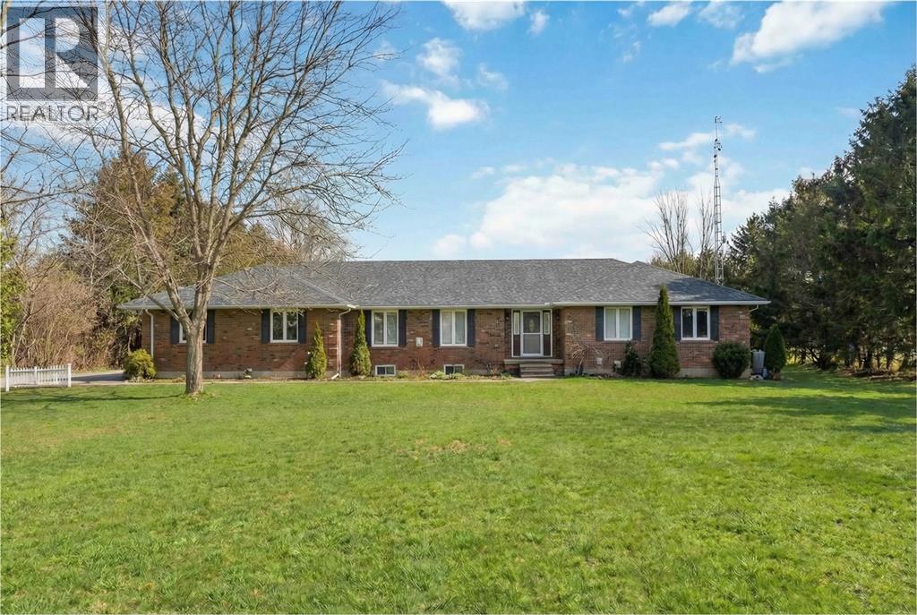 5386 MANDAUMIN ROAD, Plympton-Wyoming