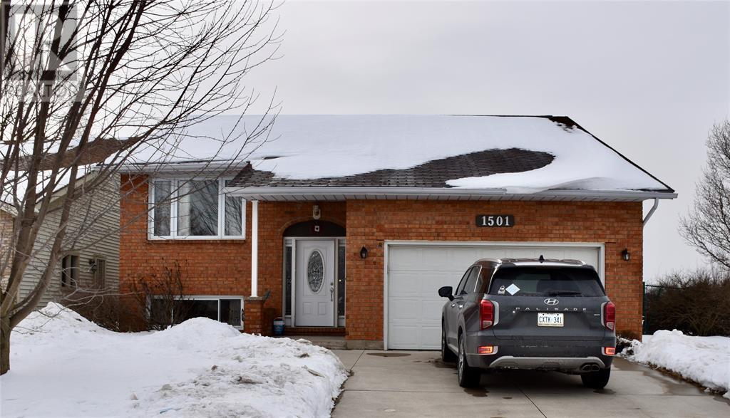 1501 HENLEY CRESCENT, Sarnia