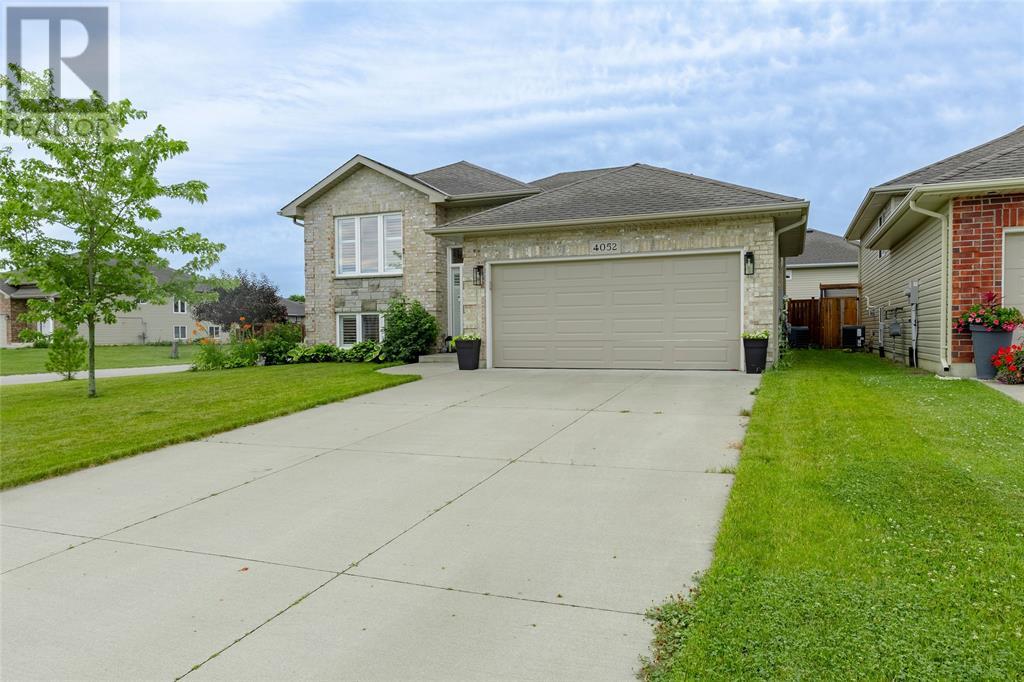 4052 APPLEWOOD DRIVE, Petrolia