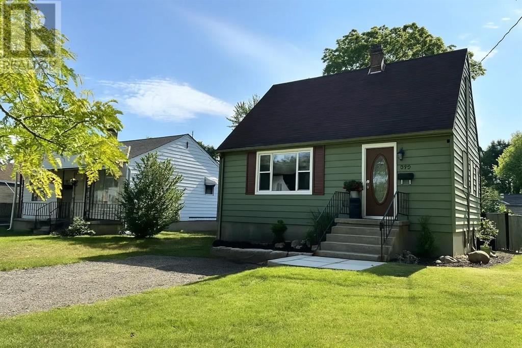 898 WOODLAND AVENUE, Sarnia