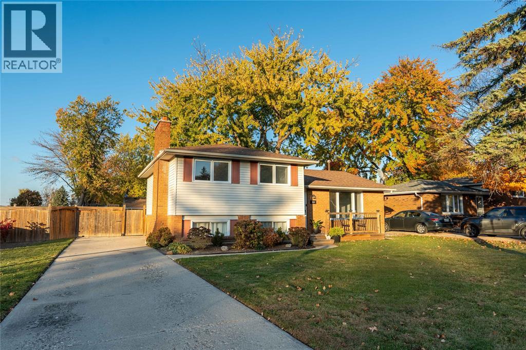 304 BRENTWOOD CRESCENT, St Clair
