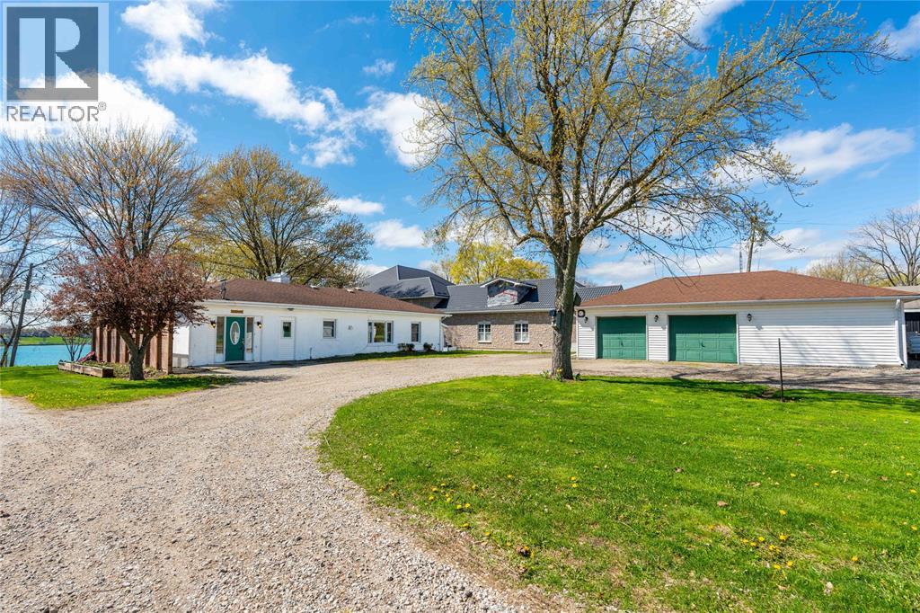 885 ST CLAIR PARKWAY, Moore Township