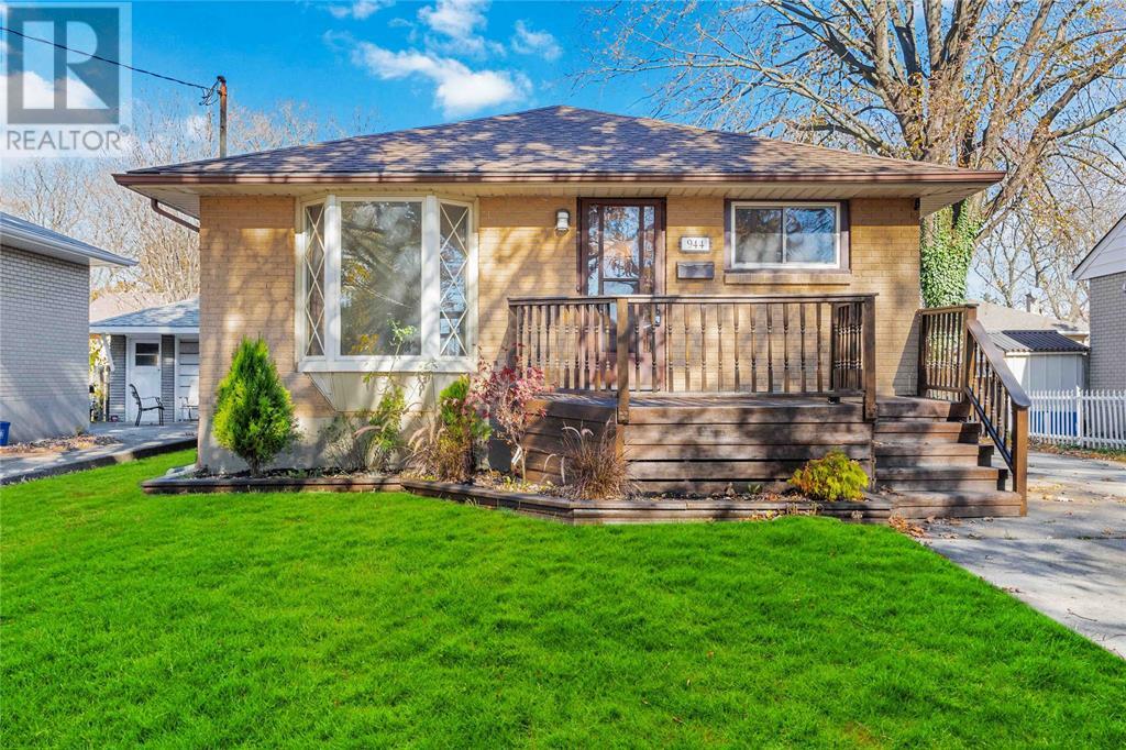 944 SYCAMORE DRIVE, Sarnia