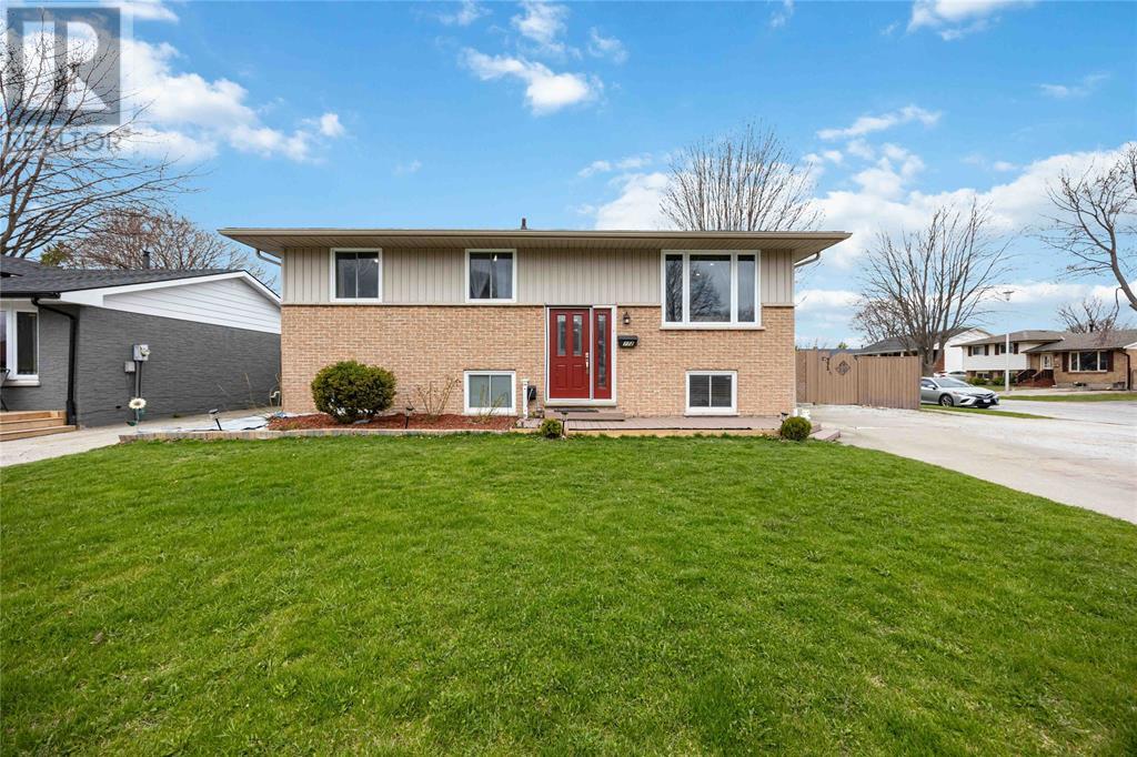 772 CARDIFF DRIVE, Sarnia