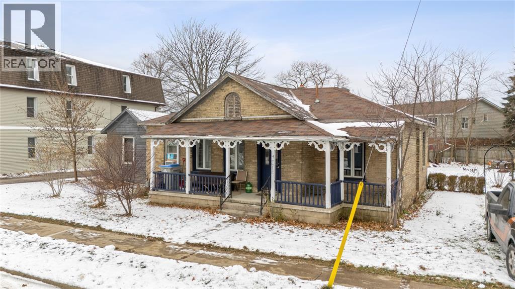 4 CLYDE STREET, Lambton Shores