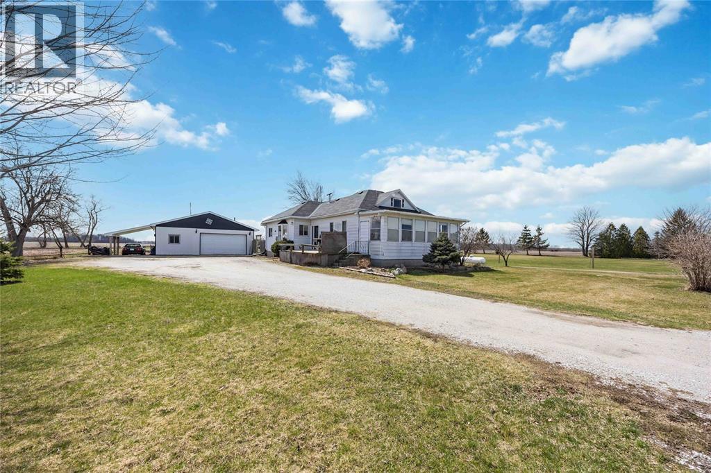 1061 Oil Springs LINE, St Clair