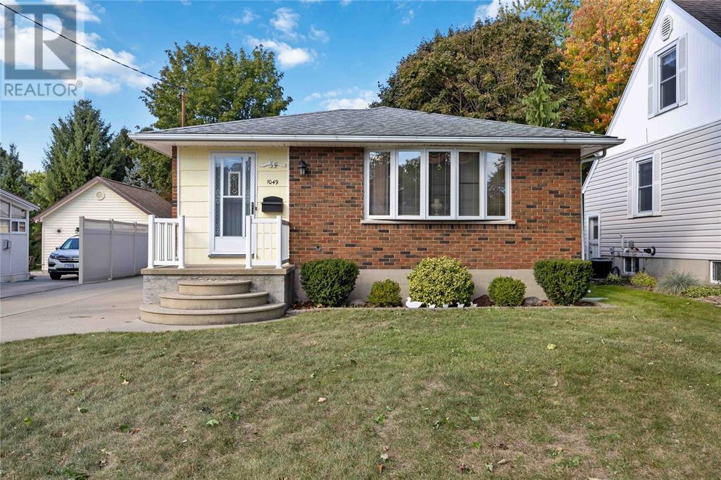 1049 BRIARFIELD AVENUE, Sarnia