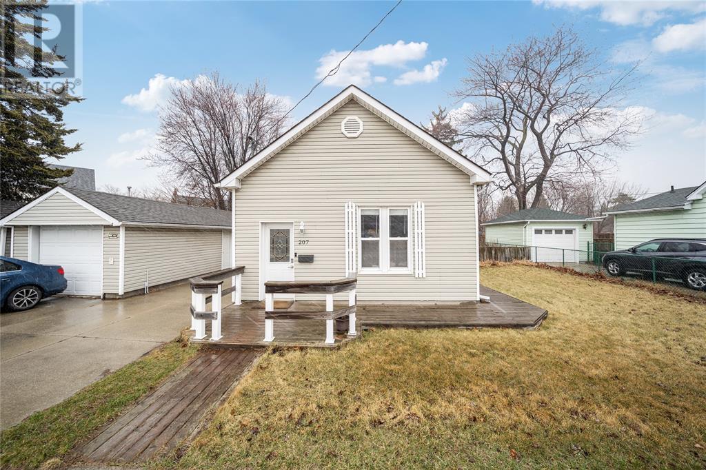 207 ST CLAIR STREET, Point Edward