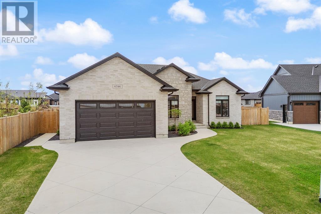 6746 GRIFFIN DRIVE, Plympton-Wyoming