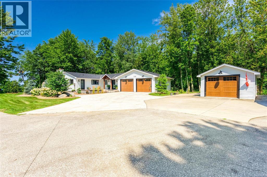 5168 LAKESHORE ROAD, Plympton-Wyoming