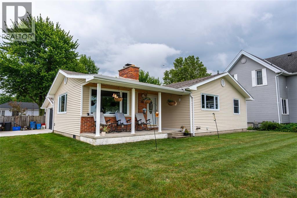 3412 ST. CLAIR PARKWAY, Sombra