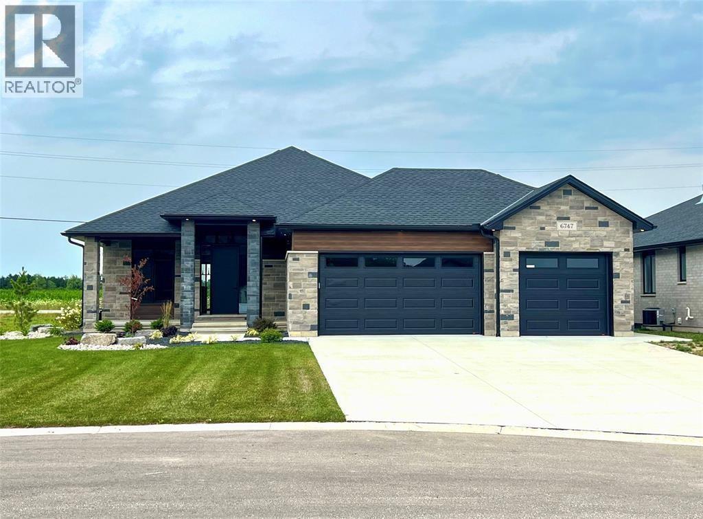 6747 GRIFFIN DRIVE, Plympton-Wyoming