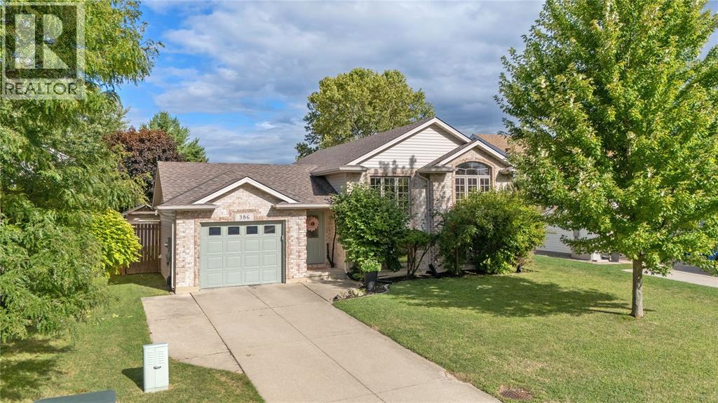 386 Nash DRIVE, St Clair