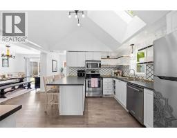 554 NIAGARA STREET - 18
