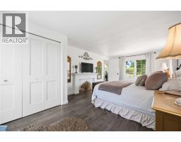 554 NIAGARA STREET - 32
