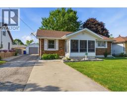 13 CANARY CRESCENT - 1