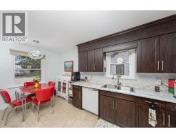 13 CANARY CRESCENT - 13