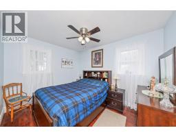 13 CANARY CRESCENT - 17