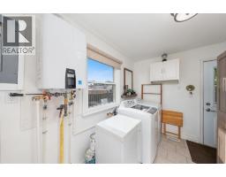 13 CANARY CRESCENT - 21