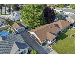 13 CANARY CRESCENT - 31
