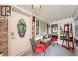 13 CANARY CRESCENT - 4