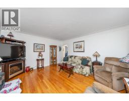 13 CANARY CRESCENT - 6