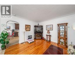 13 CANARY CRESCENT - 7