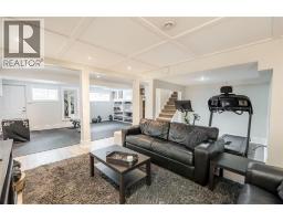 1726 Mills STREET - 32