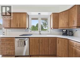 914 VARSITY CRESCENT - 10