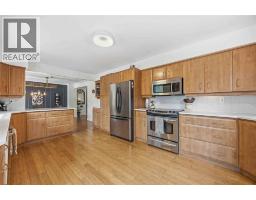 914 VARSITY CRESCENT - 11
