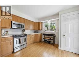 914 VARSITY CRESCENT - 12