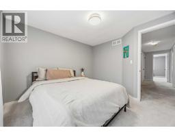 914 VARSITY CRESCENT - 16