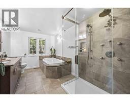 914 VARSITY CRESCENT - 19