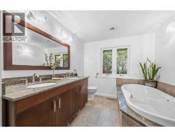 914 VARSITY CRESCENT - 20