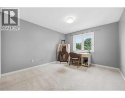 914 VARSITY CRESCENT - 21