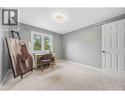 914 VARSITY CRESCENT - 23
