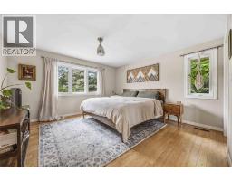 914 VARSITY CRESCENT - 24