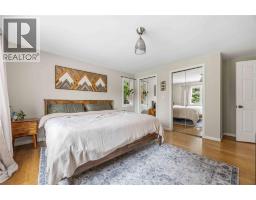 914 VARSITY CRESCENT - 25