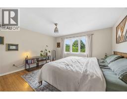 914 VARSITY CRESCENT - 27