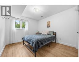 914 VARSITY CRESCENT - 29