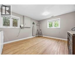 914 VARSITY CRESCENT - 31